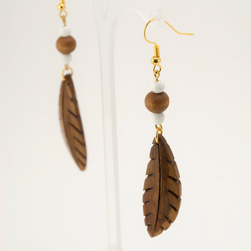 Akonapi. Iroko Wooden Earrings, in Leaf Shape with Brown - White beads. A073-3