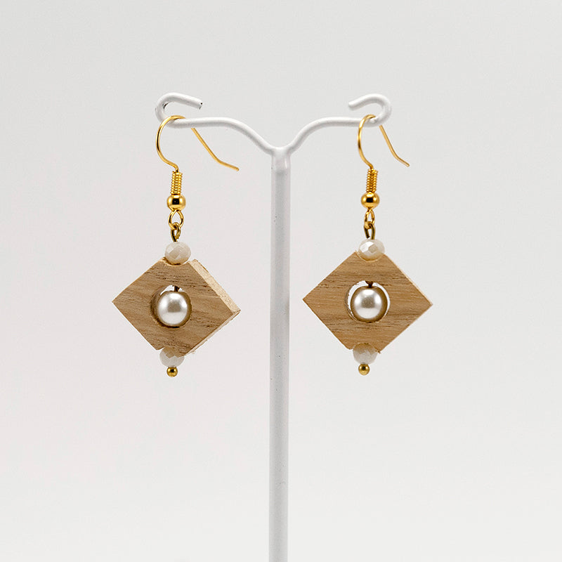 Pearl eye. Oak Rhombus Wooden Earrings with White pearl beads A112-1